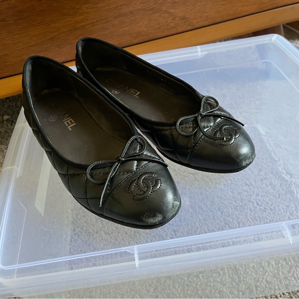 CHANEL Black Quilted Ballet Flats